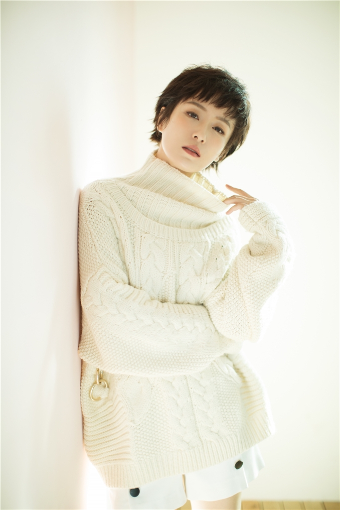 组图:丁洋毛衣写真来袭 演绎初冬最温暖look