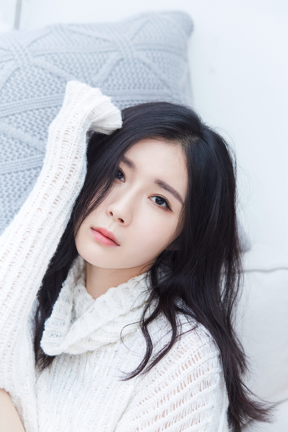 组图:方安娜初冬时尚大片 素雅温暖魅力十足