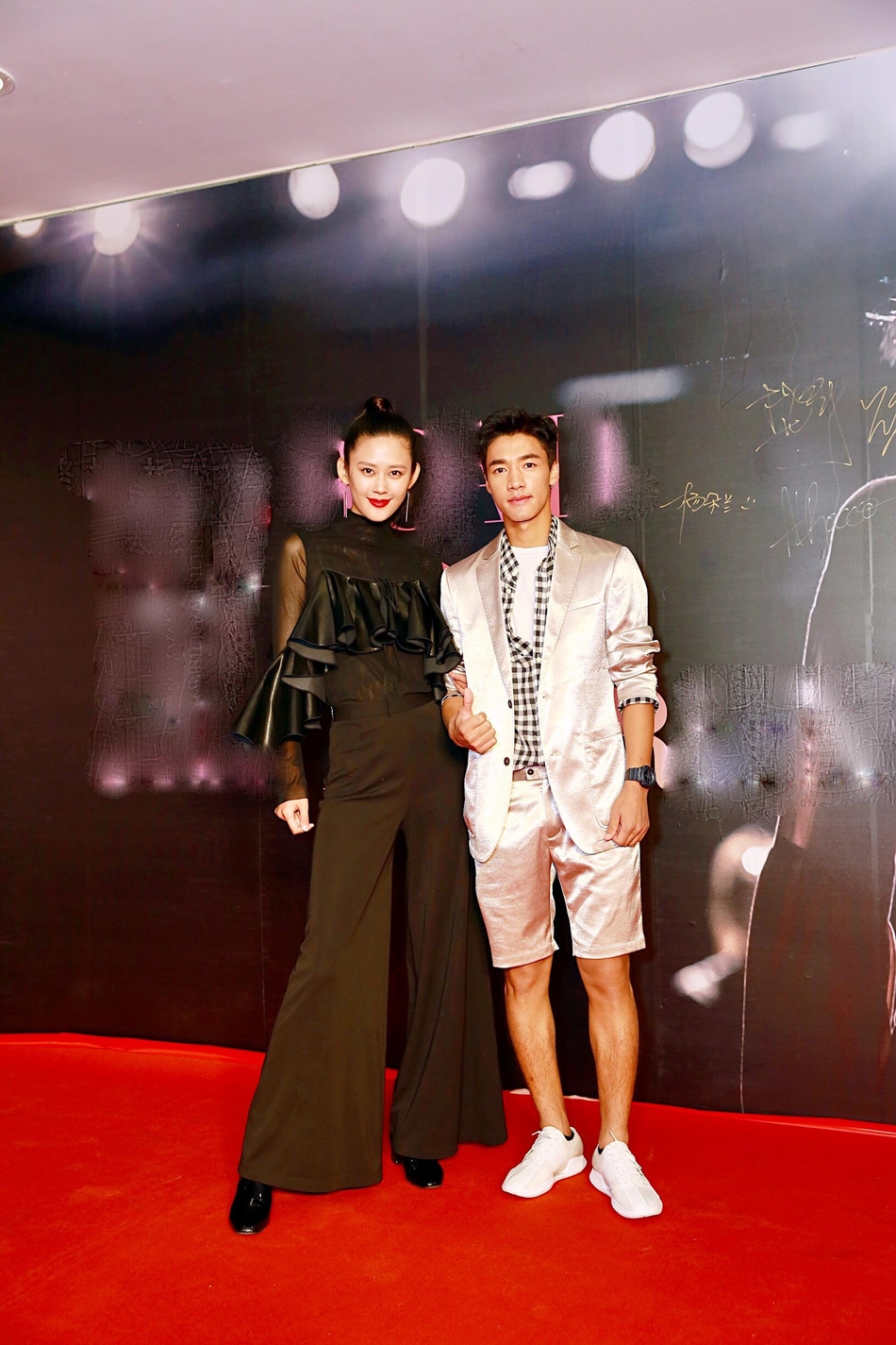 39:49 1 / 6 新浪娱乐讯 近日,新晋演员吉乌此沙受邀参加《天使之路》