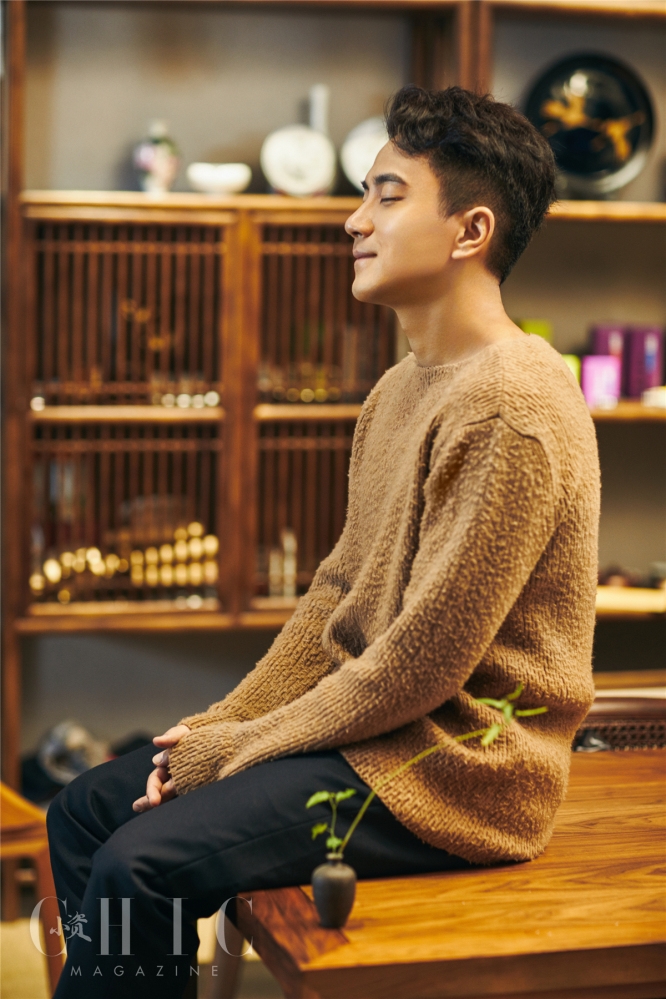 刘恺威封面大片曝光 温柔笑容暖寒冬