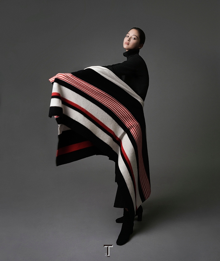 3 / 5 新浪娱乐讯 近日,演员辛芷蕾受邀为某时尚杂志拍摄了一组最新