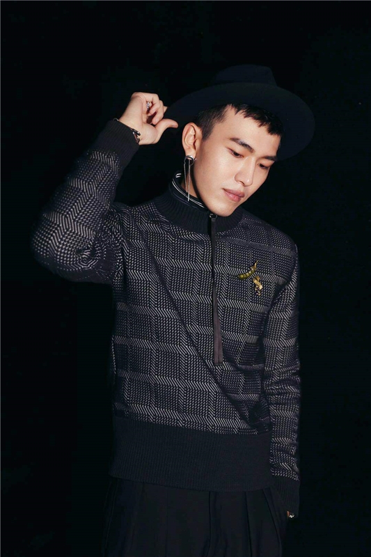 组图孔垂楠拇指弯引发尬手潮解锁手势新技能