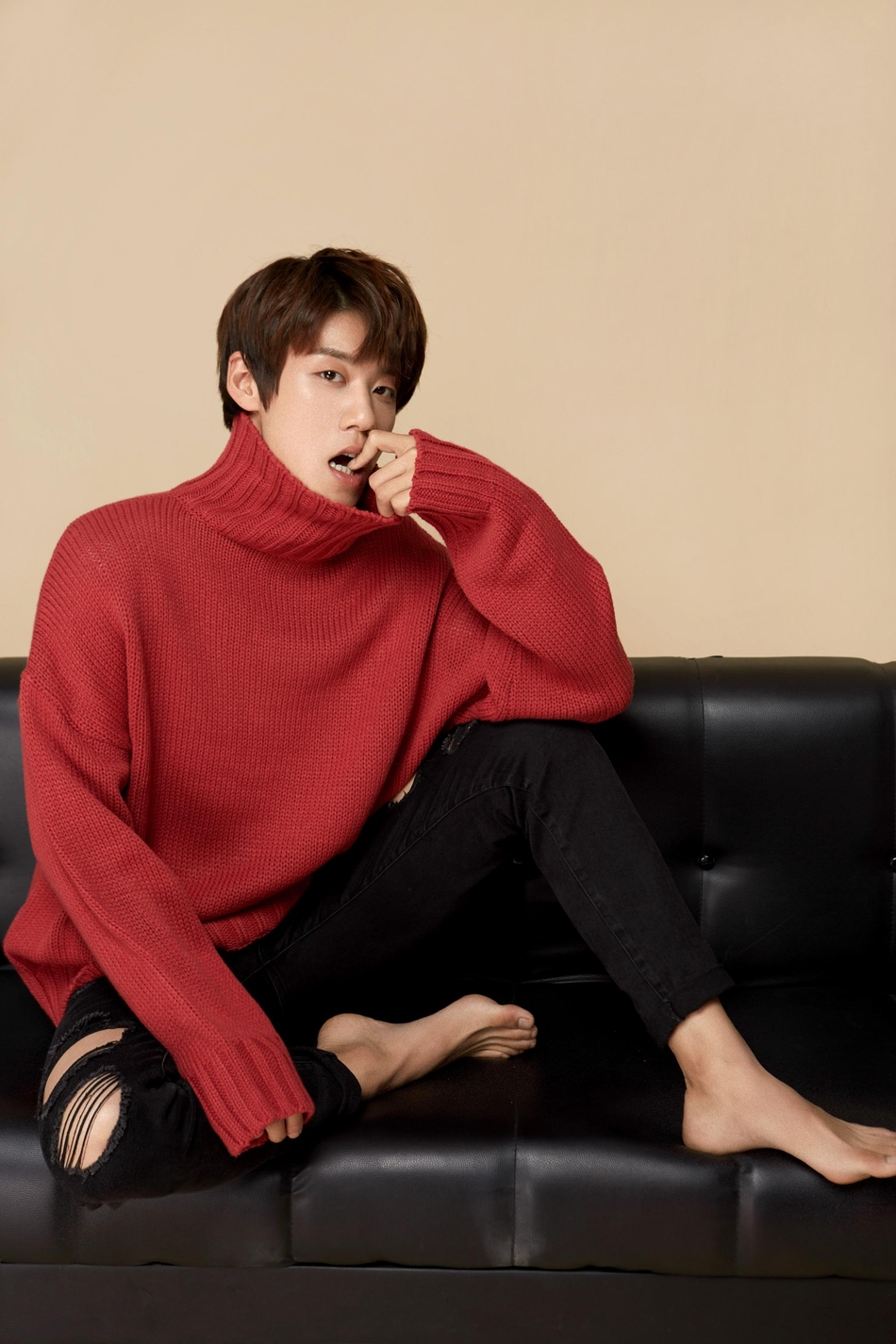 组图:周澄奥冬日写真曝光 暖男气质尽显