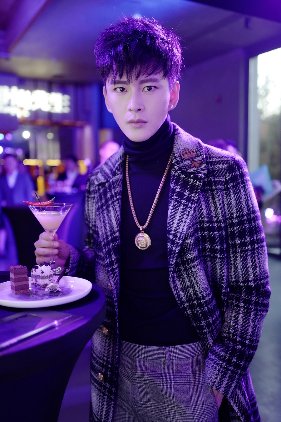 黄宥明出席活动变身"时尚男友" 暖男气质成吸睛达人