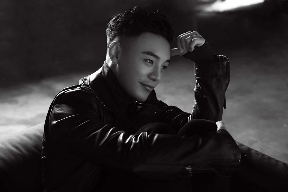 组图:曹璐全新写真简洁黑 摇滚小爷痴情追爱