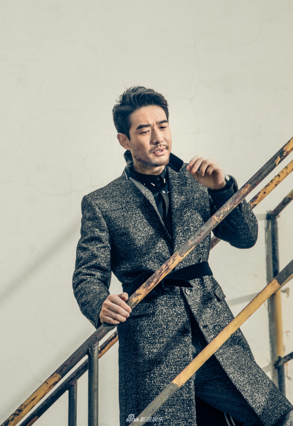 杨骏最新格调写真大片 一款冬日里移动的荷尔蒙