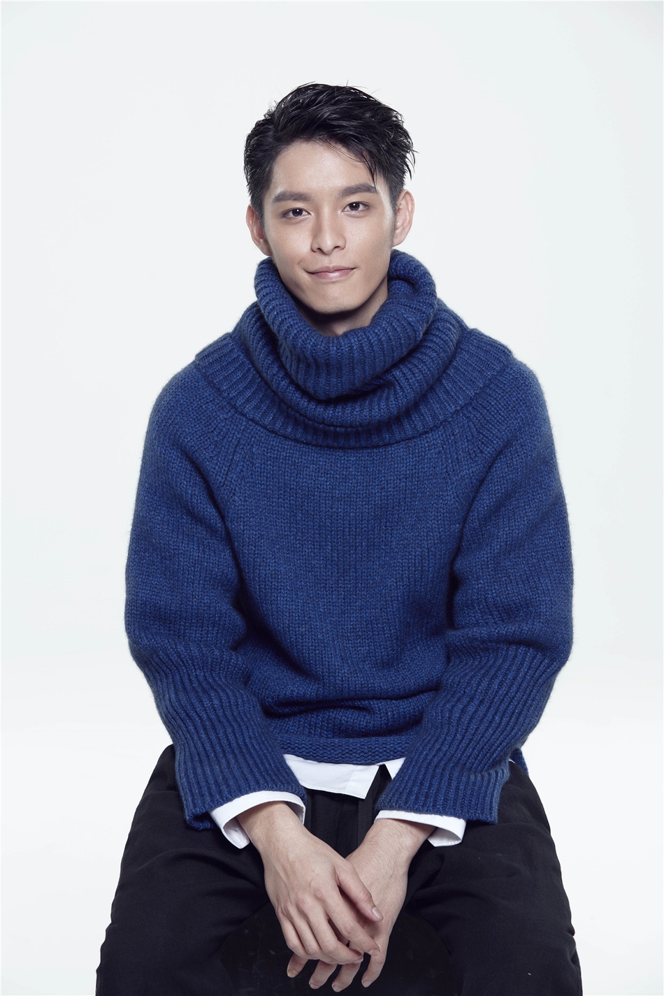 新浪娱乐讯 新生代演员曹佑宁曝光一组低调风写真,干净利落的一身黑色