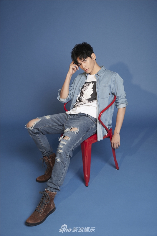 金马男配林柏宏时尚大片曝光 简约穿搭显绅士品格