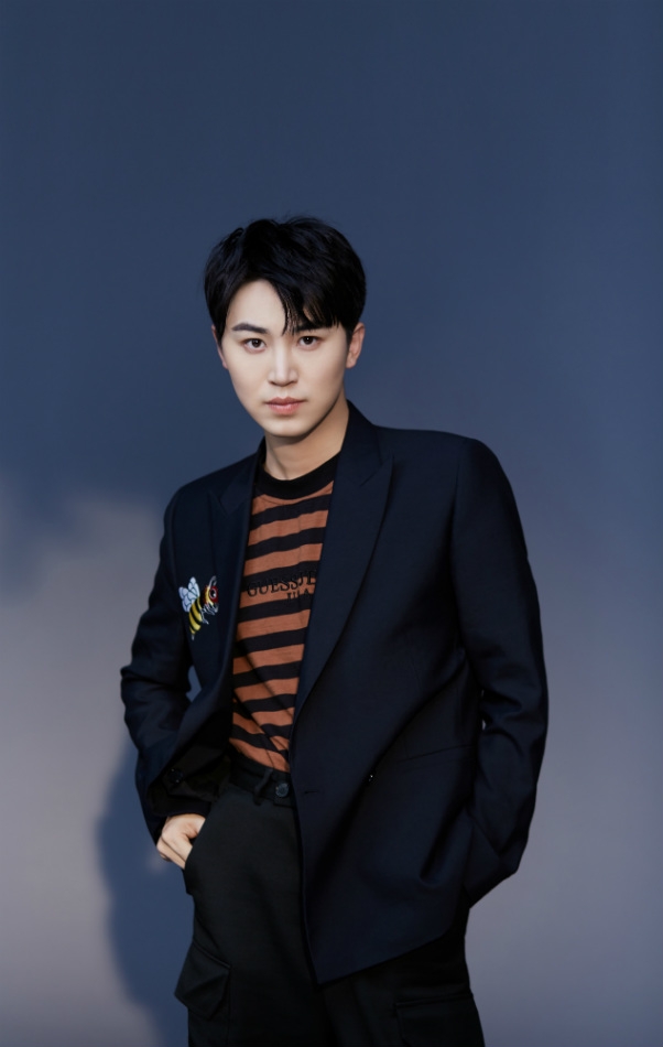 组图:代超最新写真曝光 高冷霸气显熟男绅士_高清图集_新浪网