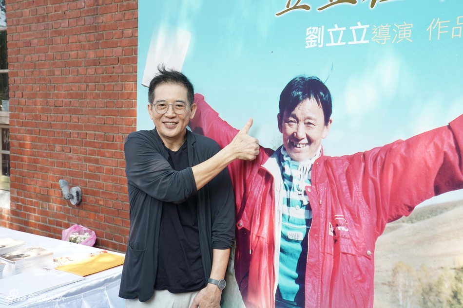 组图:秦汉任贤齐等出席已故导演刘立立回顾展 72岁秦汉帅气依旧