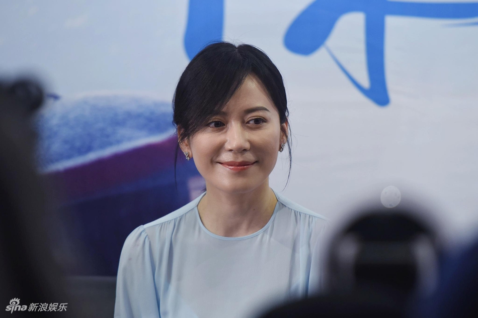 俞飞鸿杭州宣传新片气质优雅