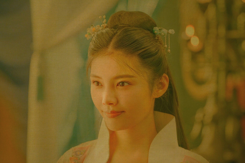 组图:徐冬冬版嫦娥古装照曝光 怀抱玉兔眉目如画仙气十足