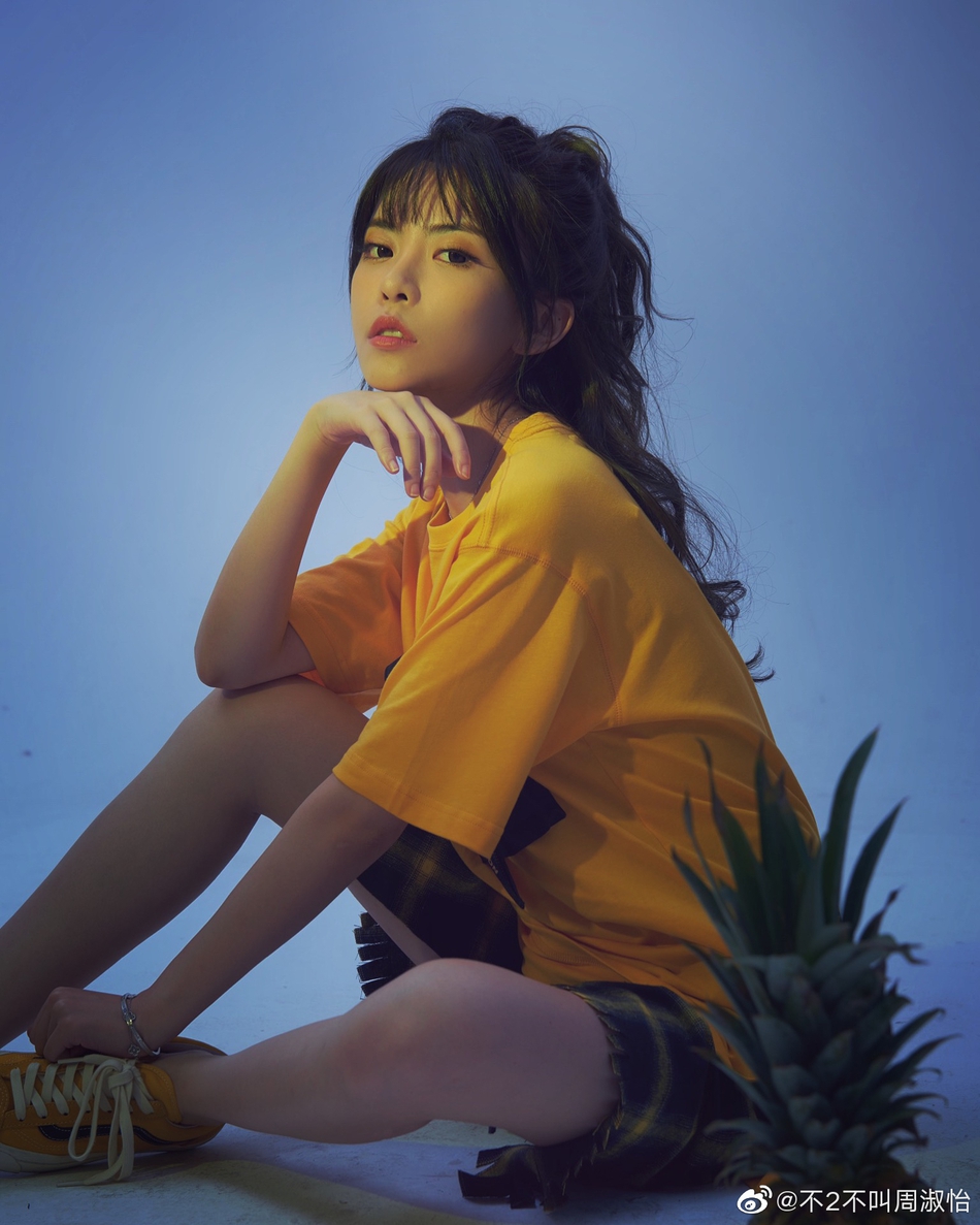 组图:游戏女主播周淑怡解说惹关注 长相清纯可爱身材超优秀