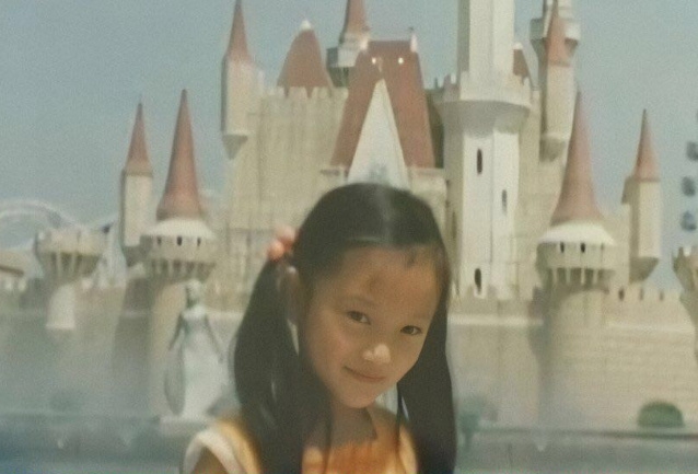 组图:粉丝会晒李小璐高清童年照庆六一 乍一看好像甜馨