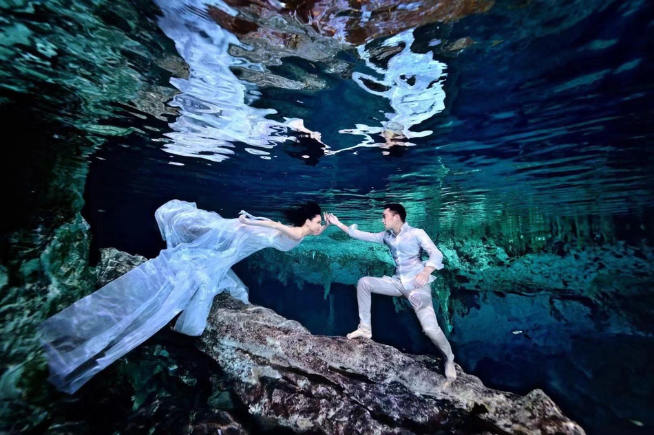 组图:水下婚纱照曝光!阿娇白纱飘飘超唯美似水中仙子_高清图集_新浪网