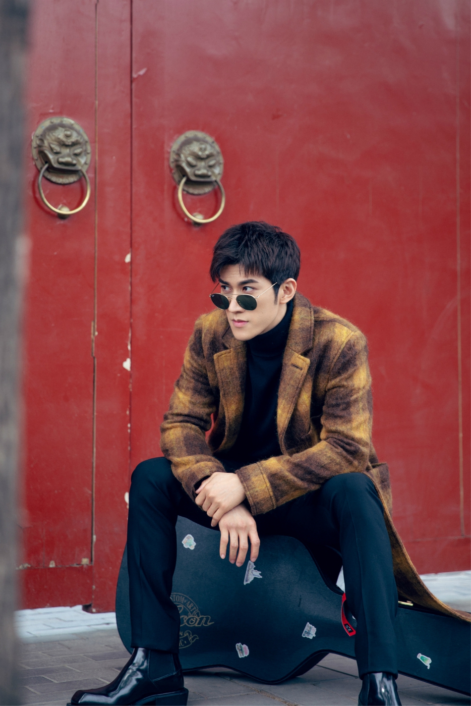 组图:李治廷胡同写真曝光 欧式型男平移北京胡同