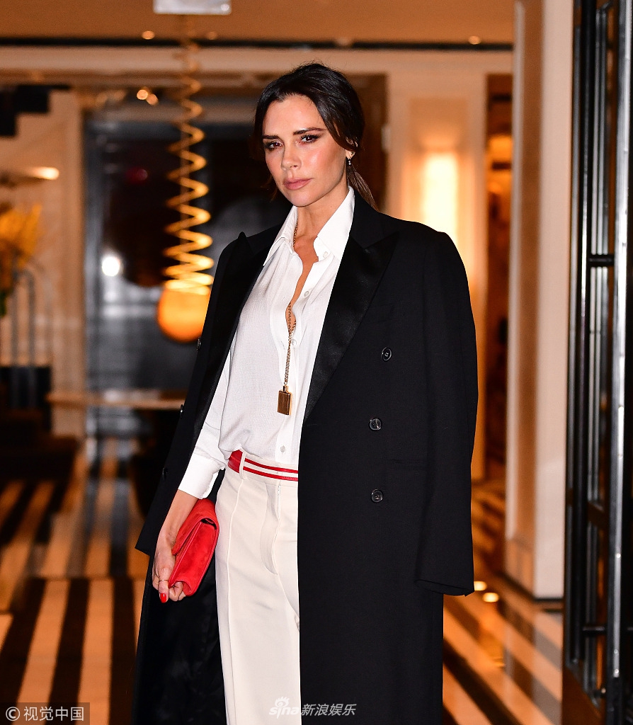 组图:贝嫂维多利亚大衣披着穿霸气十足 随便站站都是大片既视感_高清