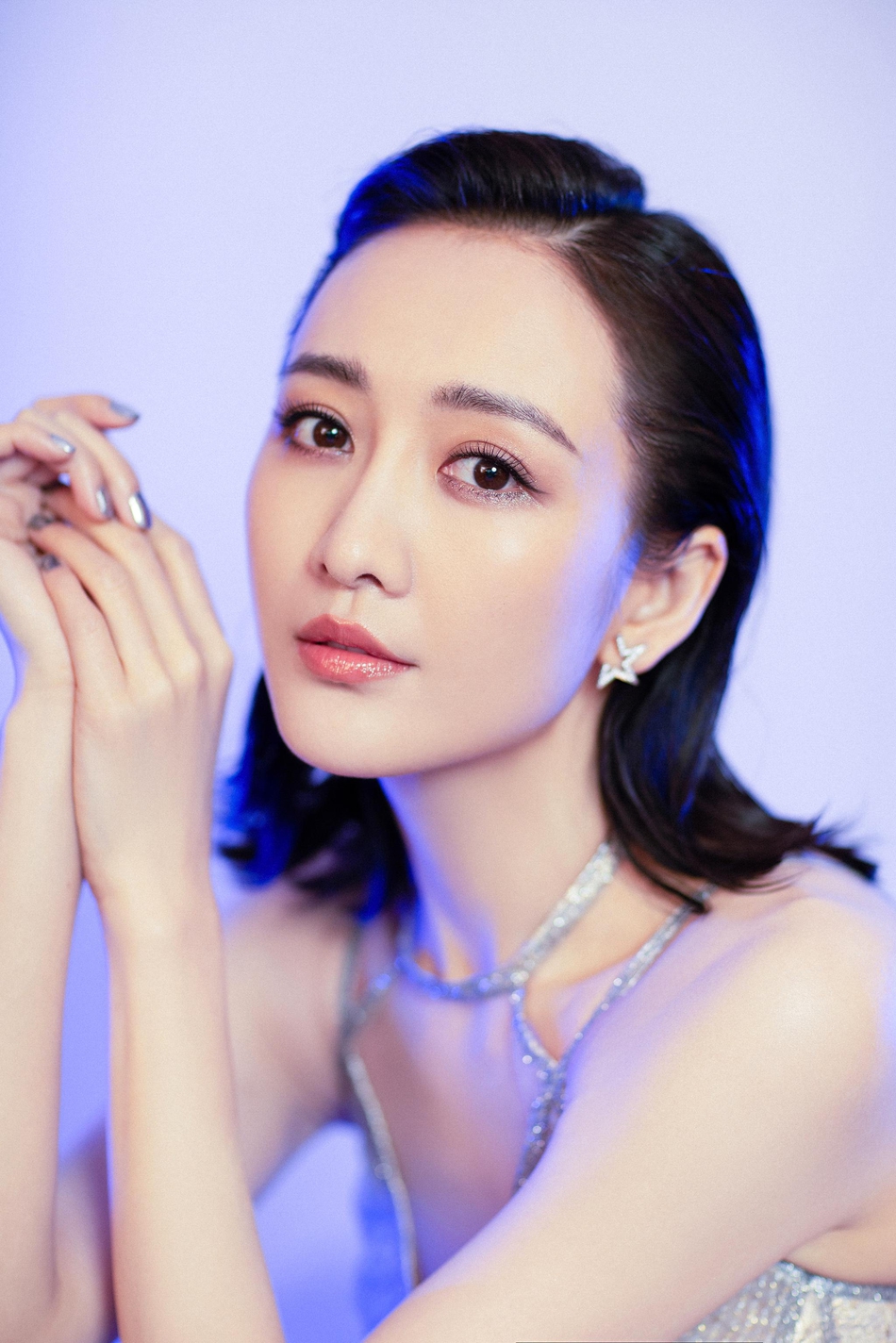 组图:王鸥露背纱裙亮相国剧盛典 仙气十足担任开场表演嘉宾