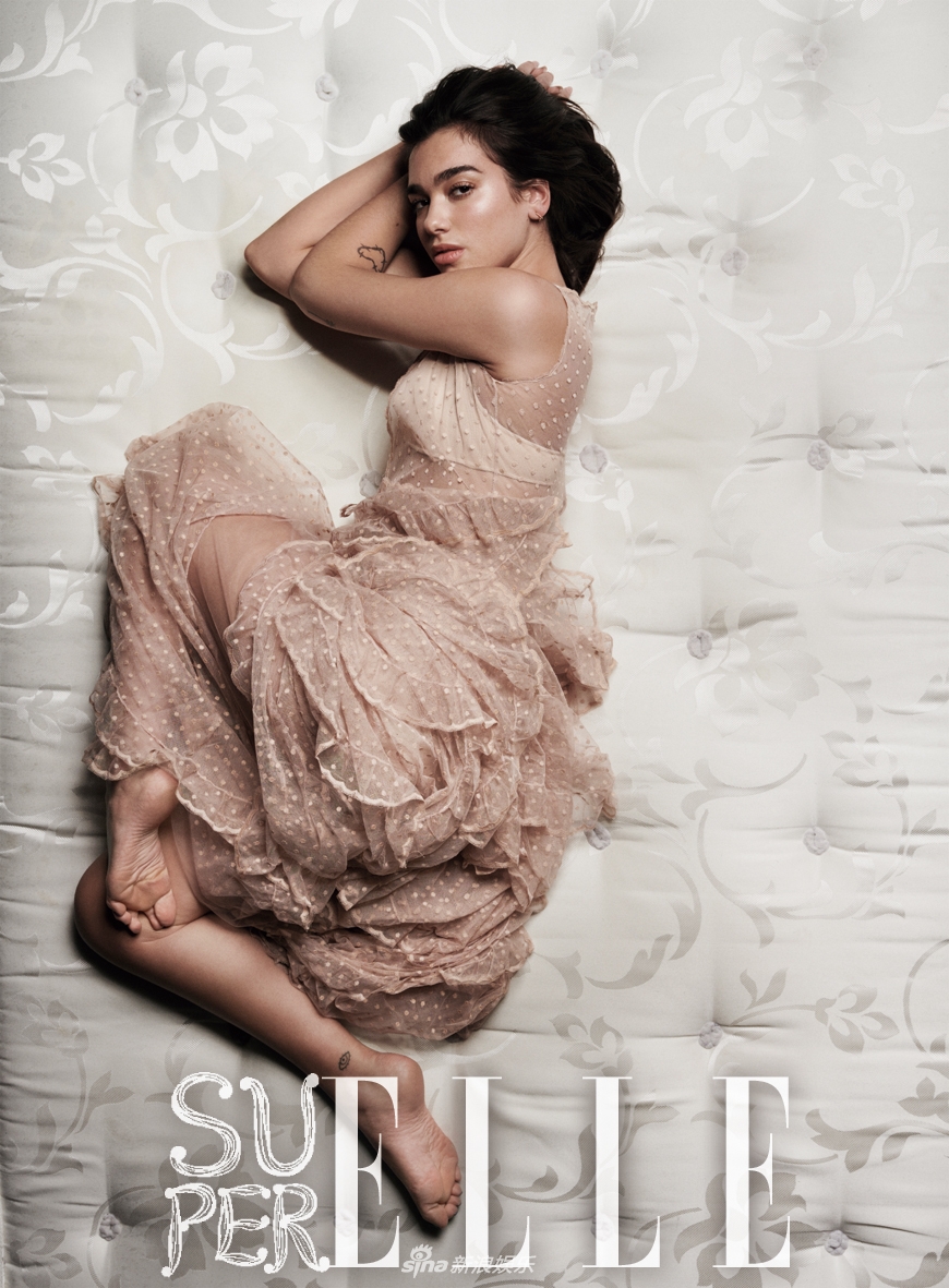 新浪娱乐讯 《superelle》今日曝光一组英国当红女歌手dualipa大片.