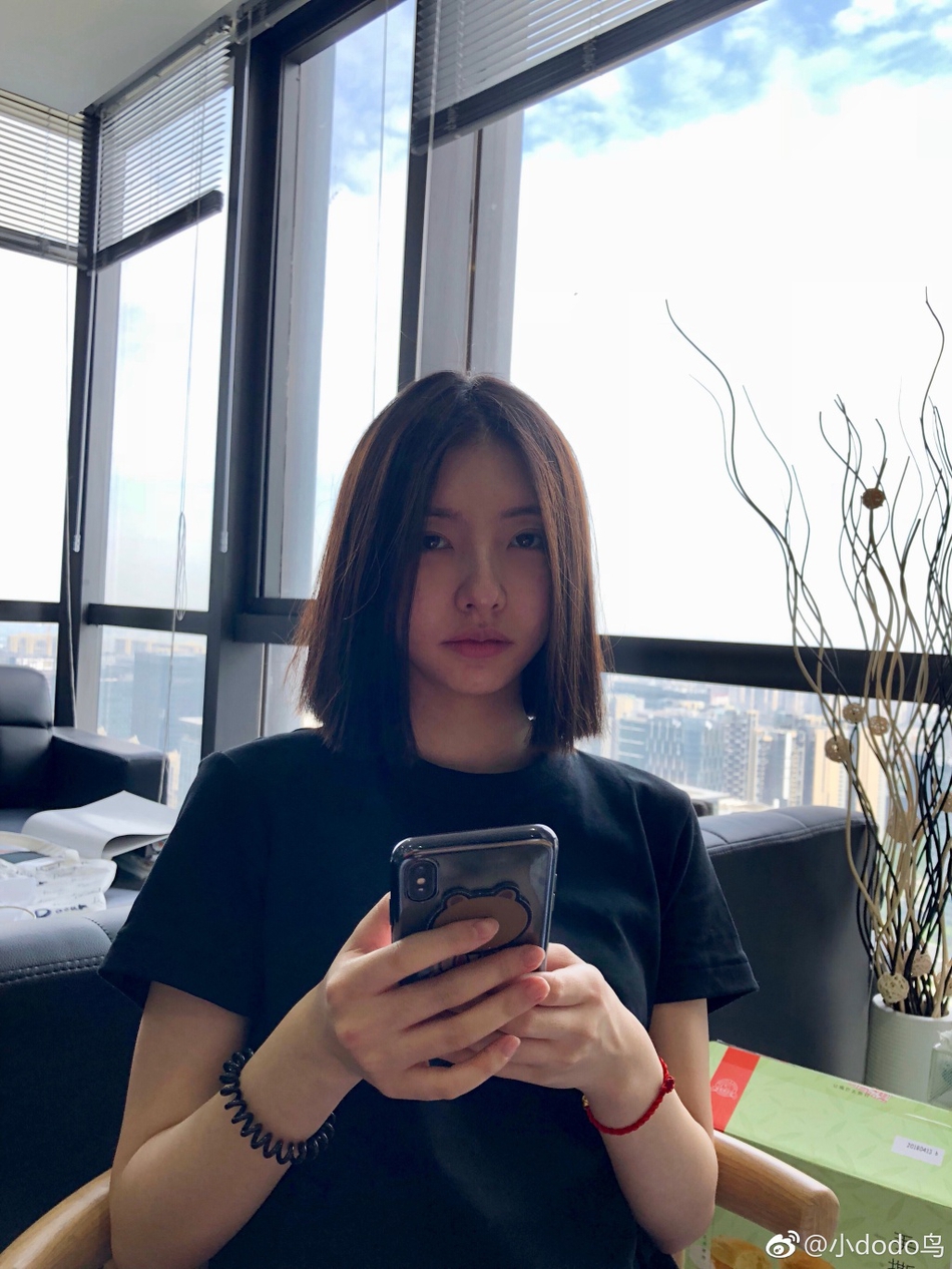 组图:要出道了!王思聪前女友豆得儿拍素雅大片 透露正学习演戏