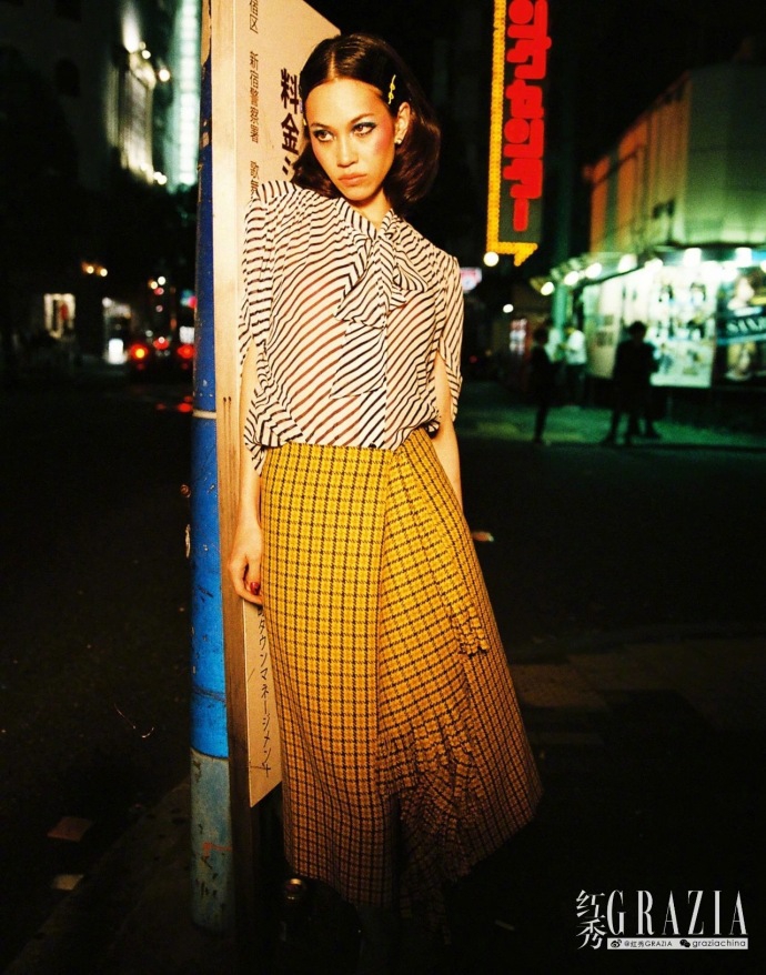 组图:"猫系少女"水原希子大片出炉 妆容造型夸张诠释复古style