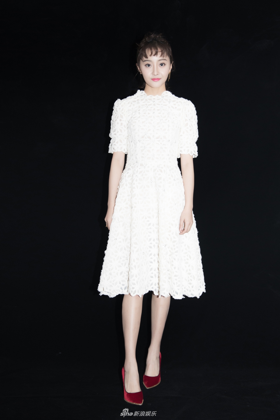 组图:郭玮洁笑颜少女 仙气满满未来可期