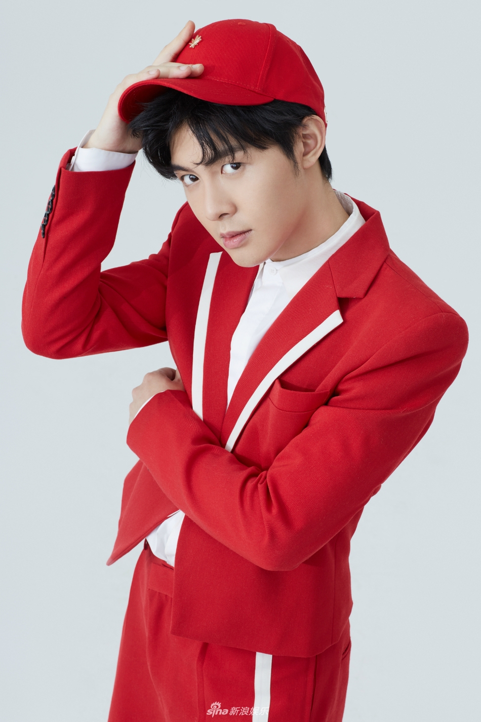 组图:朱元冰蒋依依写真曝光 红白搭配演绎圣诞浪漫