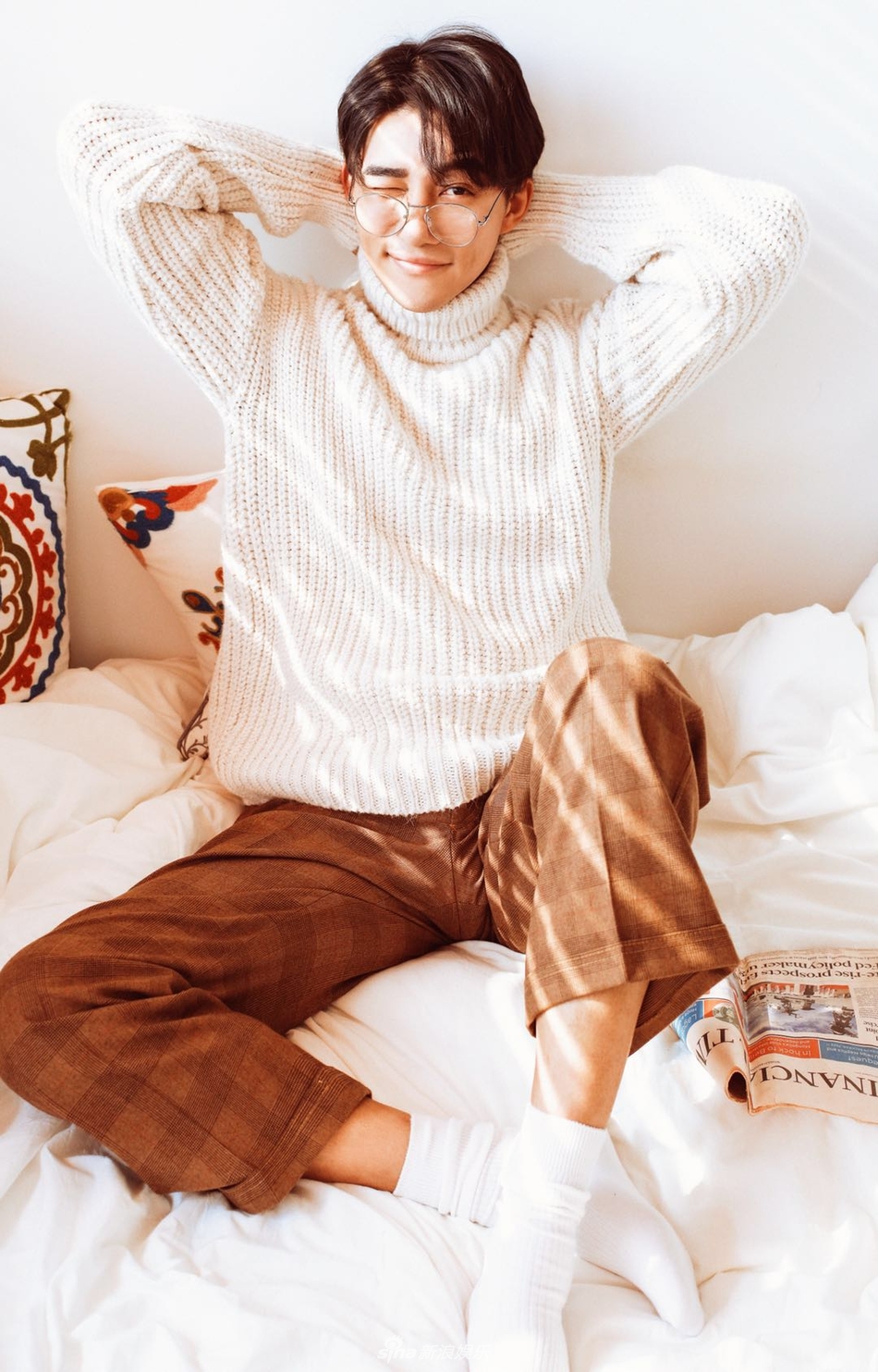 组图:章涛冬日写真曝光 温暖治愈尽显率性男友力