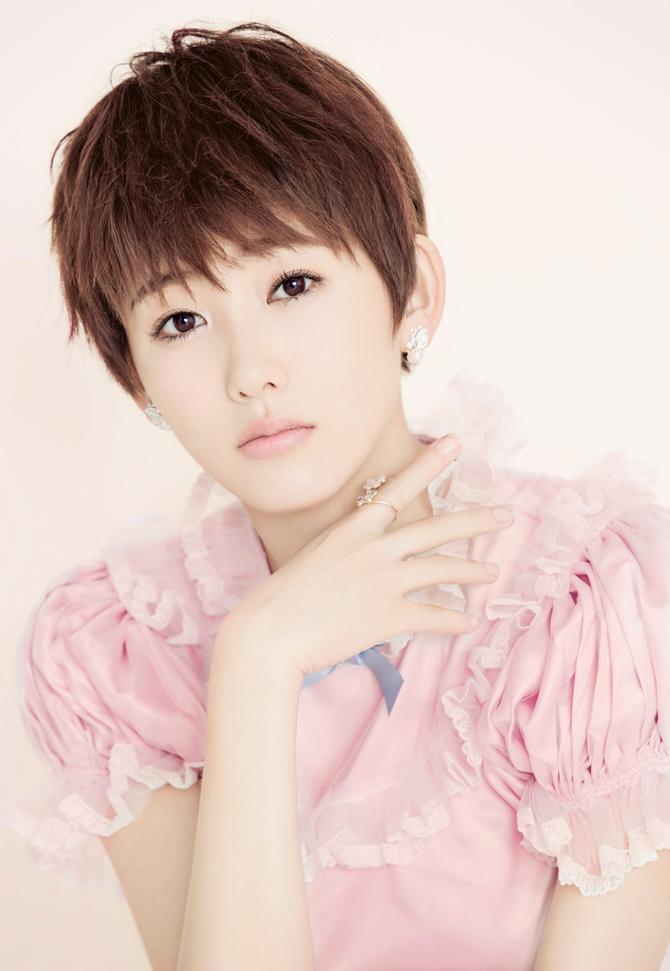 组图:赵思最新时尚大片曝光 "可攻可甜"百变魅惑