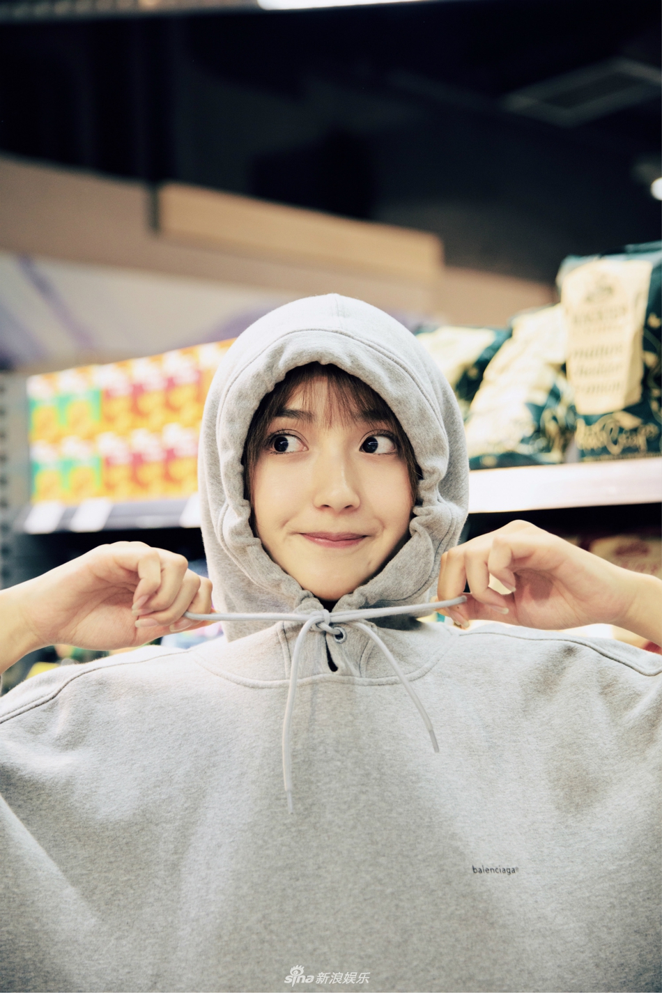 组图:萌力爆表!艾晓琪元气满满示范卫衣新穿法