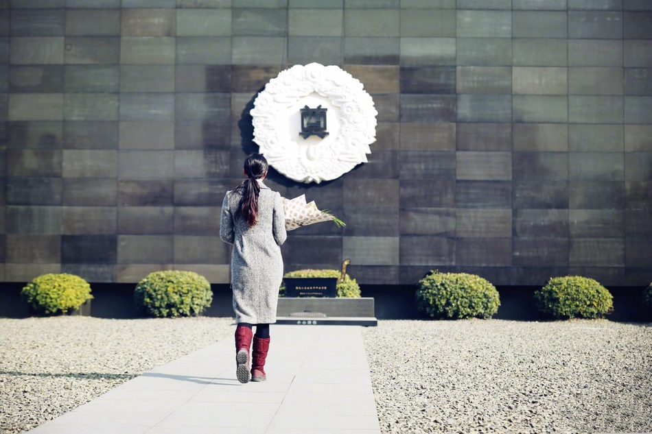 新浪娱乐讯 今日(12月13日),是南京大屠杀死难者国家公祭日.