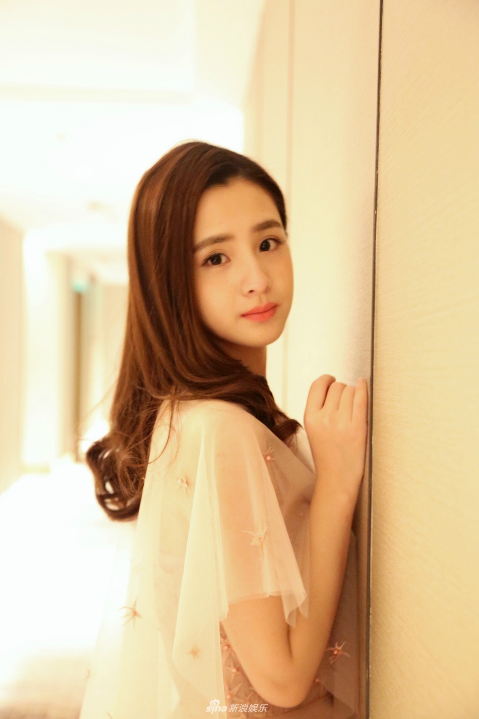 组图蒋佳恩出席影视年度盛典分享青年演员感悟