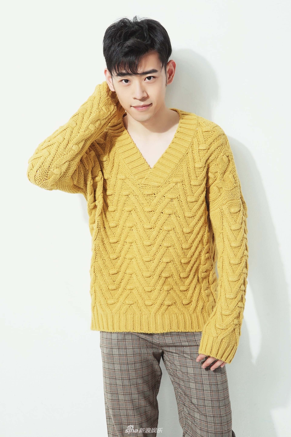 组图:李昊阳大片首发 温暖穿搭"俘获"人心_高清图集_新浪网