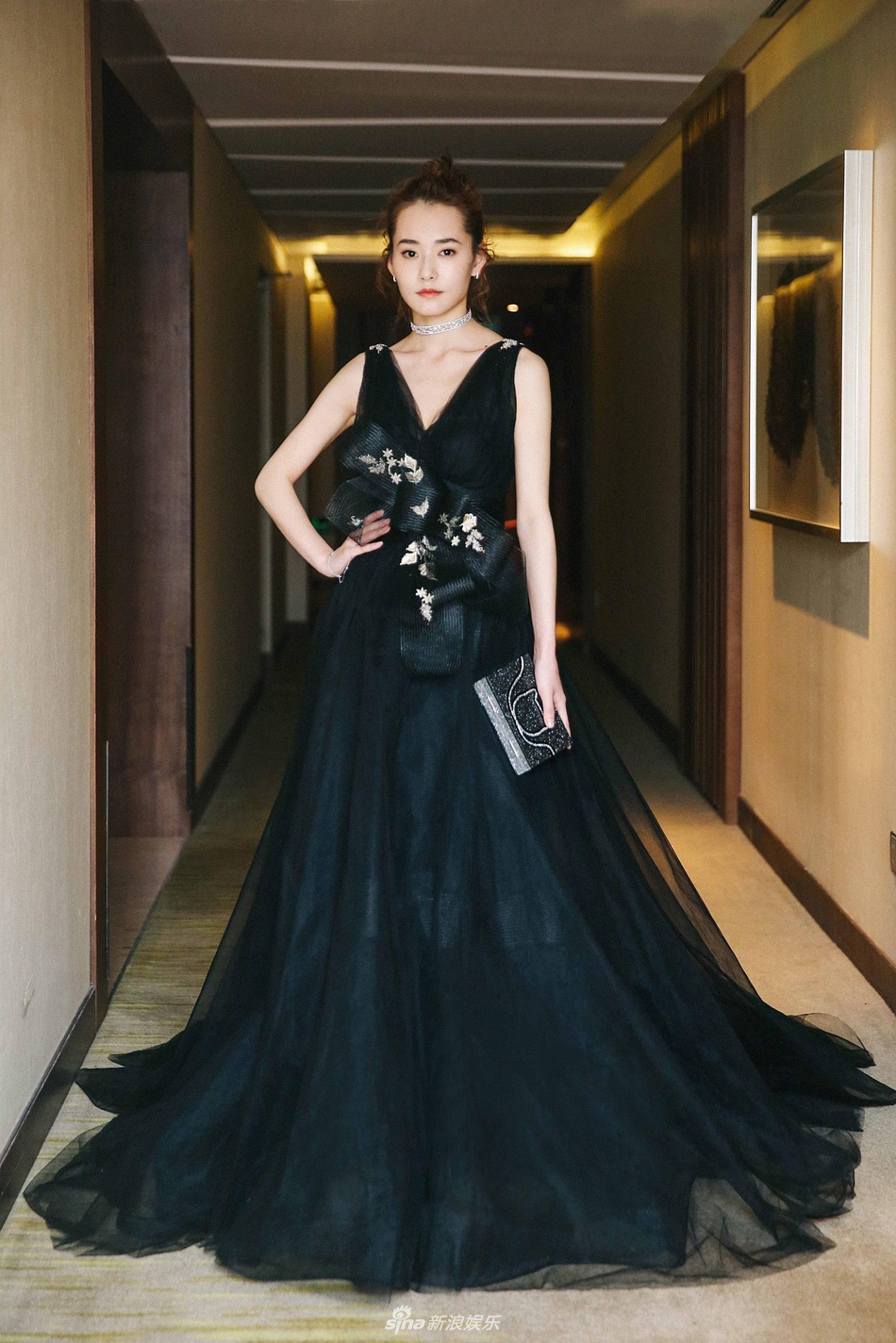组图:柴碧云深v礼服 气质高雅时尚