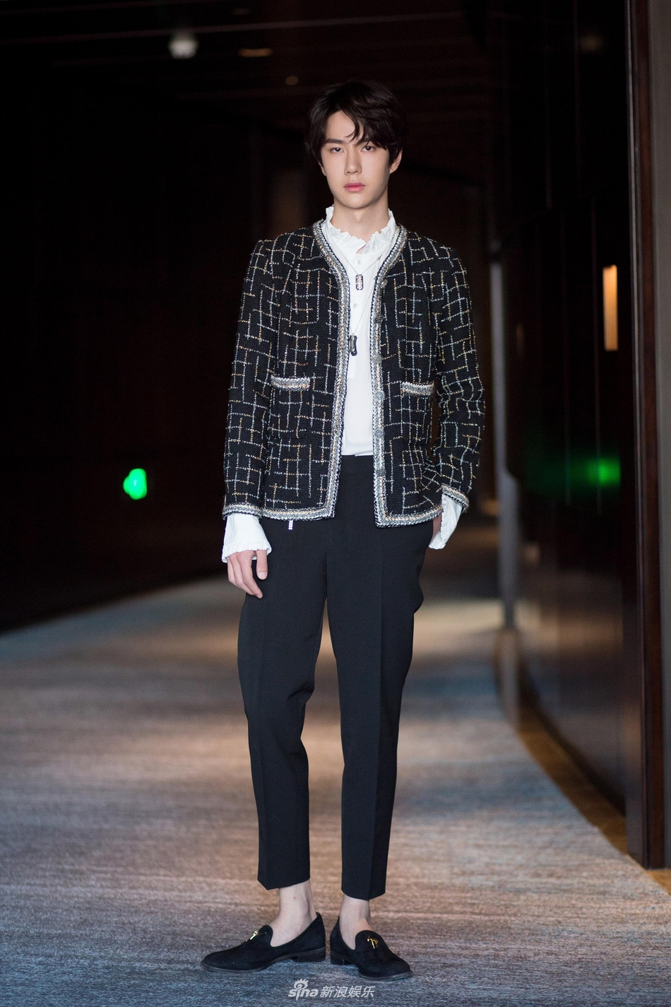 组图:王一博获"年度新锐艺人" 步履坦荡初心不改