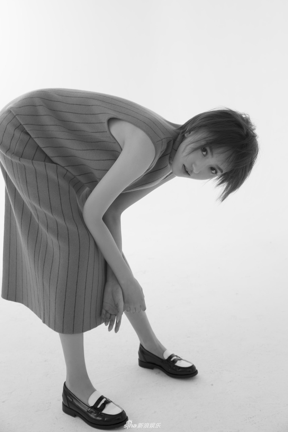 组图:艾晓琪全新时尚写真曝光 尽展光影少女双面魅力