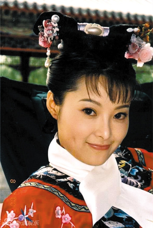 组图:44岁袁立一心扑在公益上 年轻时也是嫩得可以掐出水啊