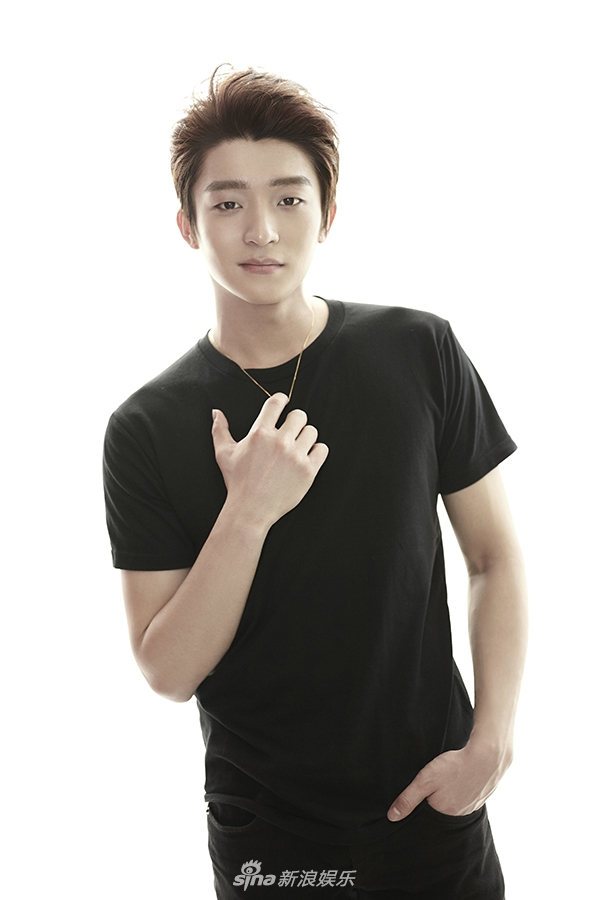 1 / 6 新浪娱乐讯  12月21日,优质偶像创作男团coreone受邀出席某时尚