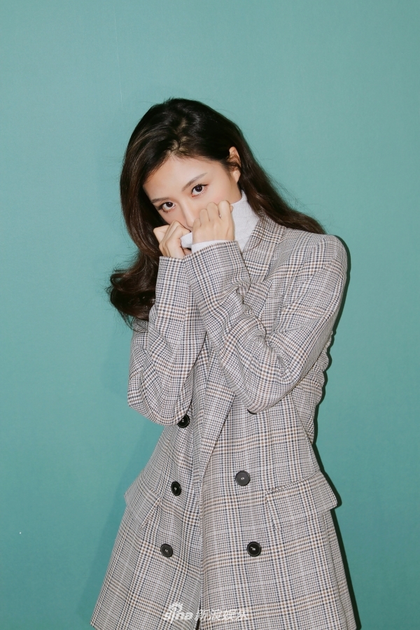 组图:朱庭辰时尚写真曝光 干练迷人气场全开