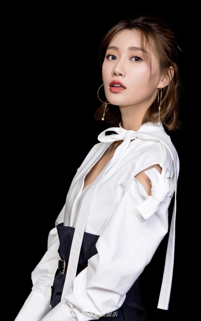 李斯羽高衣q风格切换自如 飙方言自黑艺能max