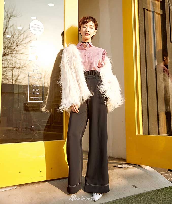 组图:许芳铱时尚街拍曝光  时尚搭配驾驭暖色系