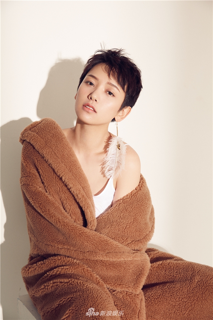 组图泰迪熊外套温暖人心李晓峰性感微露