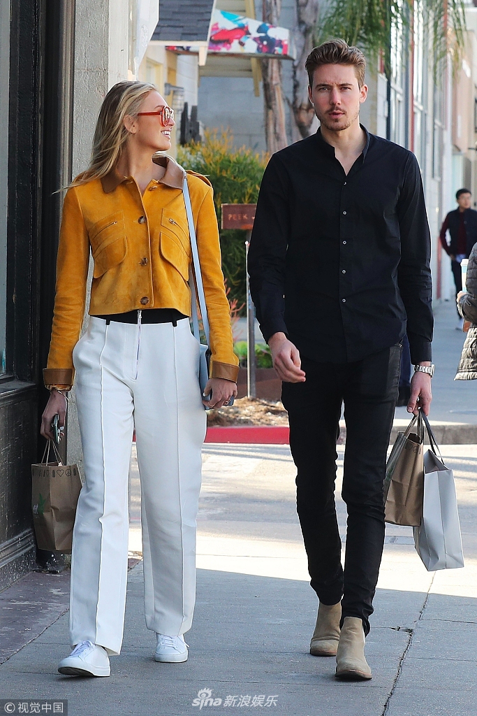 罗梅·埃利斯(romee strijd)和男友(laurens van leeuwen)帅气出街