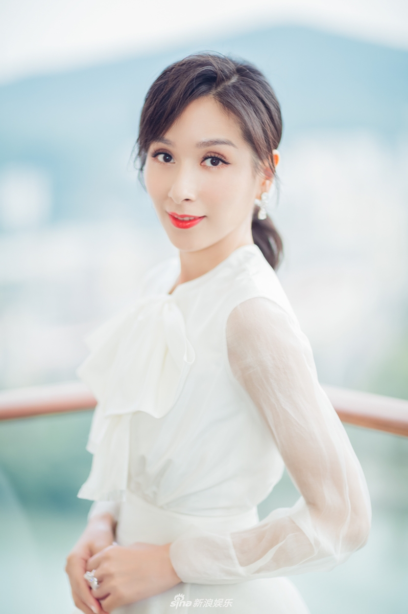 新浪娱乐讯 近日,杨恭如出席"风尚权力榜"盛典,一席白裙化作仙女本仙