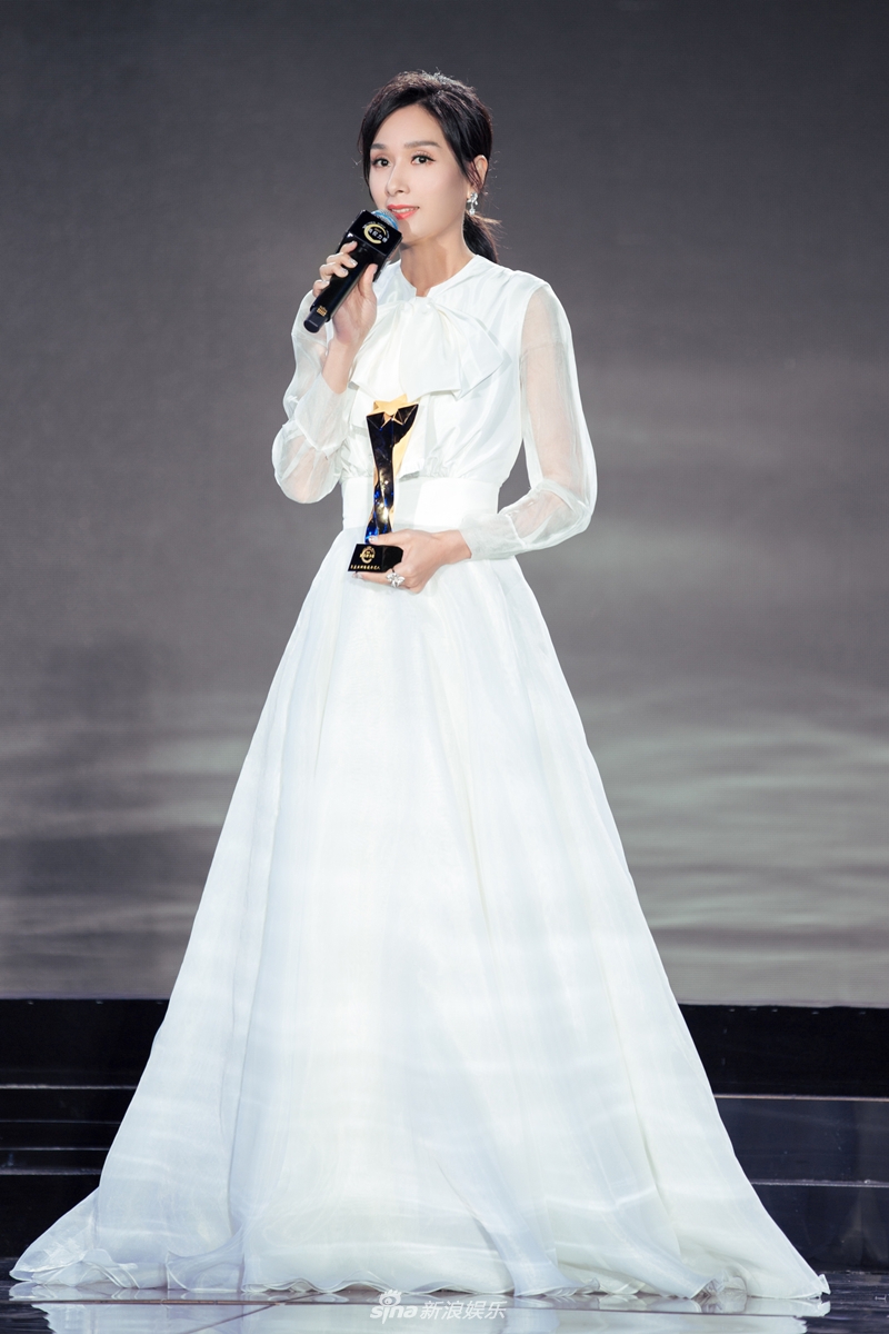 组图:亚洲质感艺人杨恭如 一袭白裙化作仙女本仙