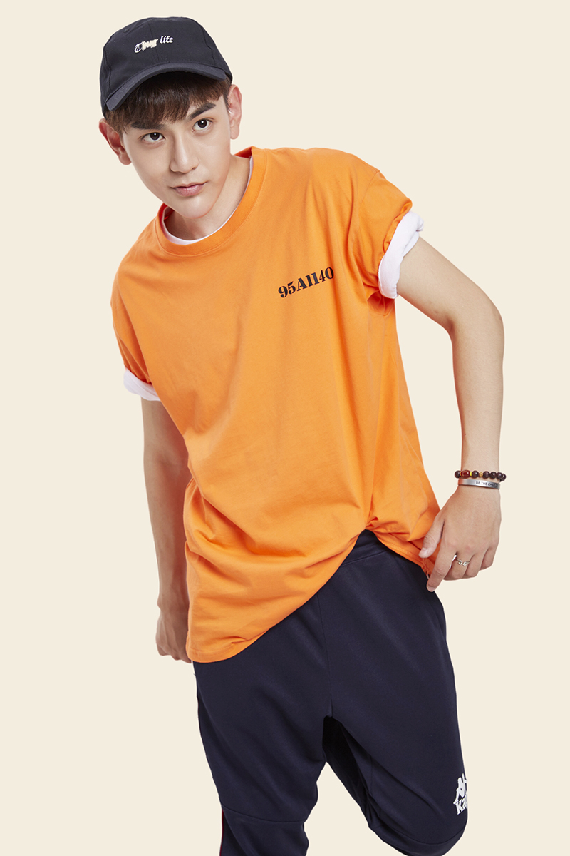 组图龙日一邱赫南写真霸气足人气暴涨遭调侃佛系偶像