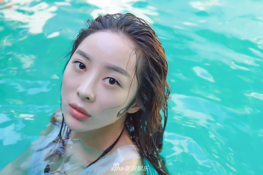 组图:90后小花童苡萱泳装照 目光朦胧清纯诱惑更惹火_高清图集_新浪网