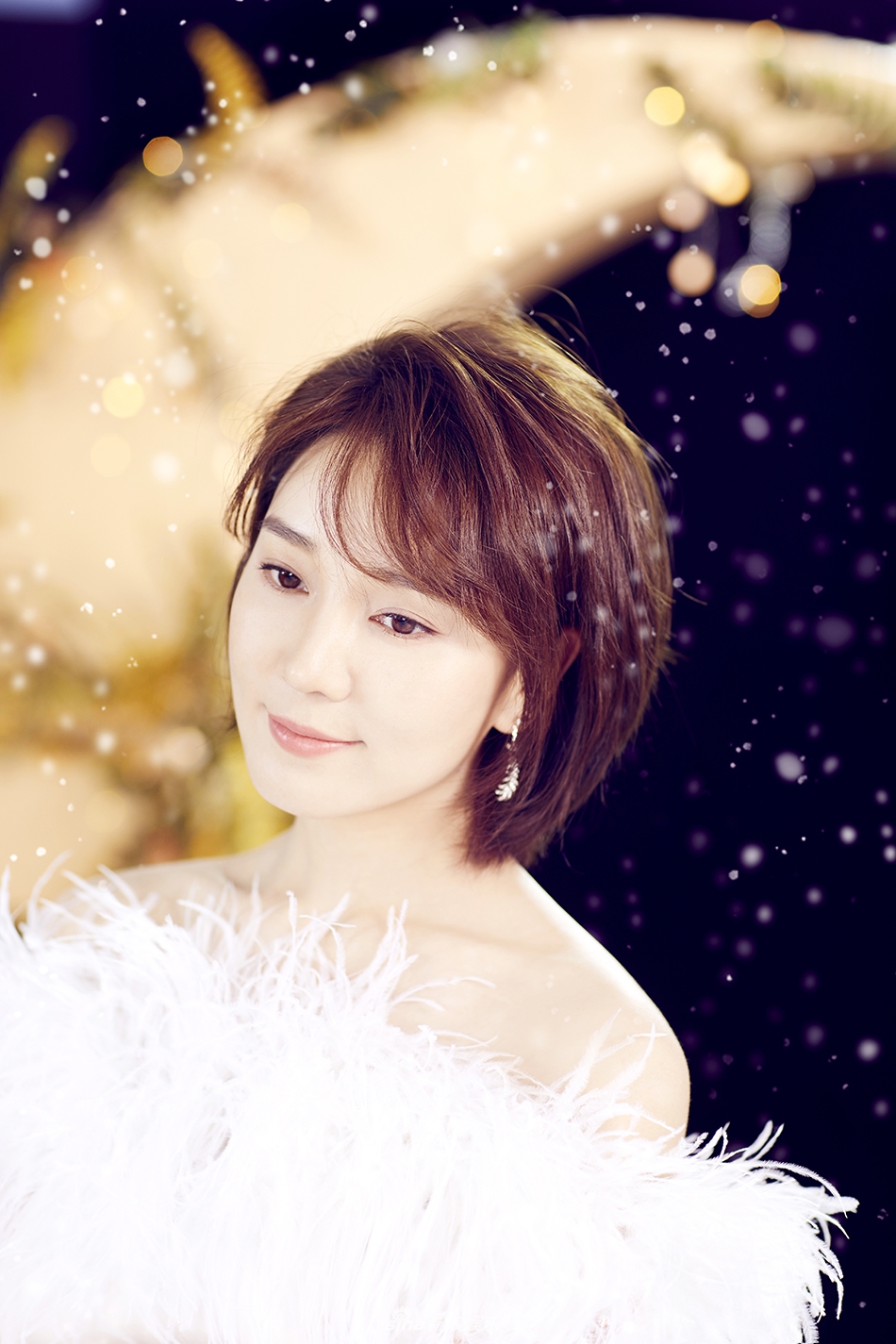 组图:蓉卓曝纯白写真 纯净圣洁似天使