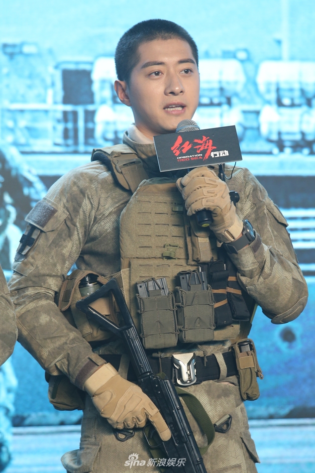组图:《红海行动》海清微笑迷人 张译杜江穿迷彩服斗帅_高清图集_新浪