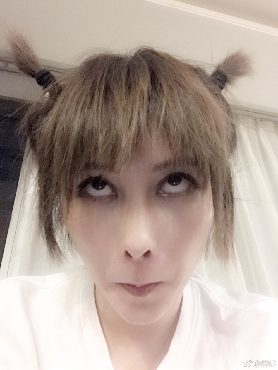 组图:当年超女"人气王"厉娜晒近照 变化大到认不出